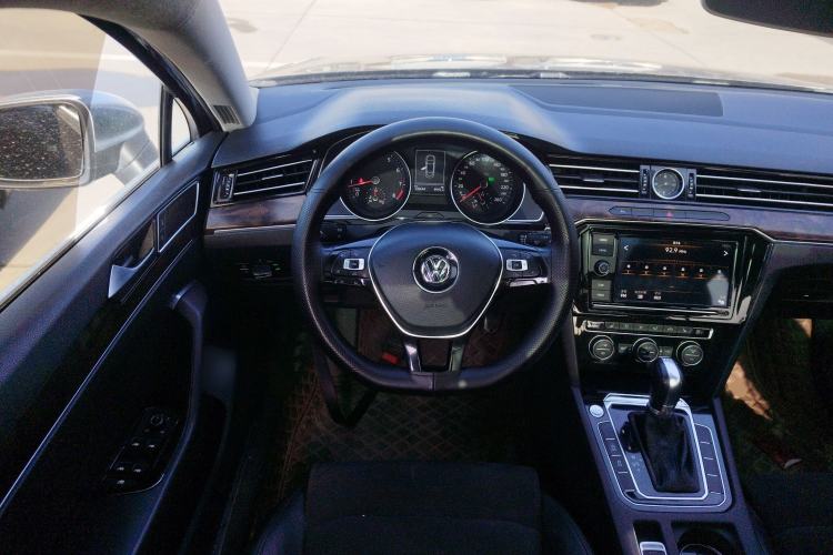 Used Volkswagen Magotan 2018 330TSI DSG Luxury Model Steering Wheel