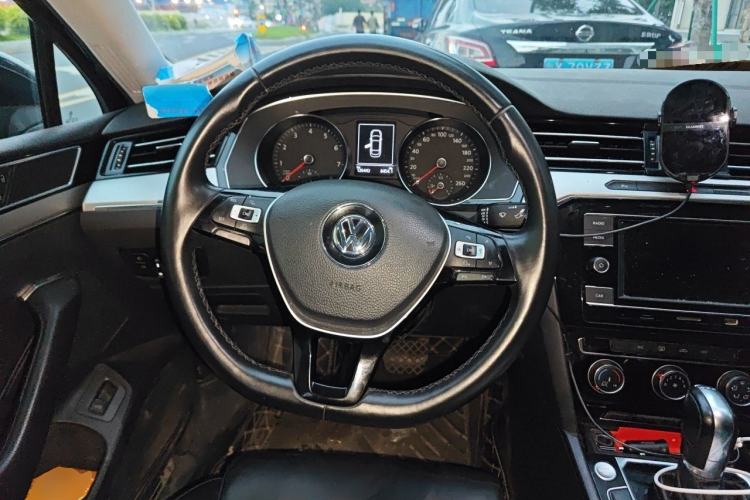 Used Volkswagen Magotan 2018 330TSI DSG Advanced Model Steering Wheel