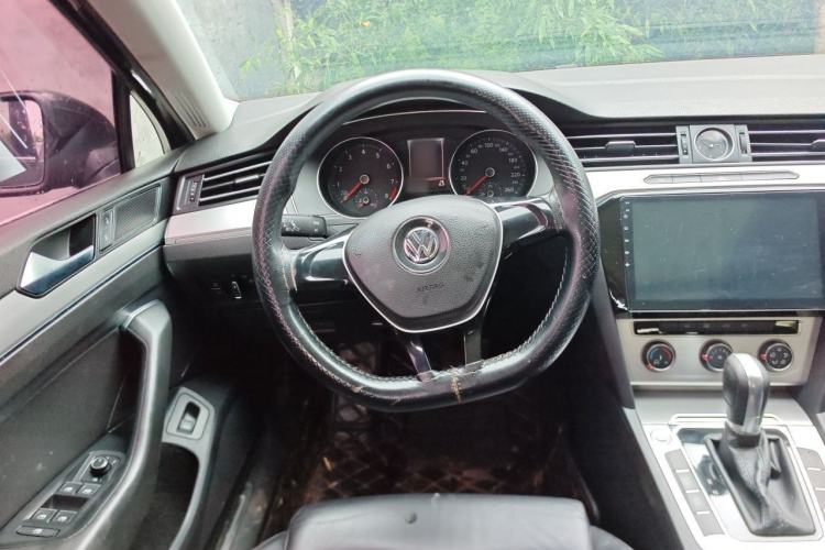 Used Volkswagen Magotan 2018 280TSI DSG Comfort Model Steering Wheel
