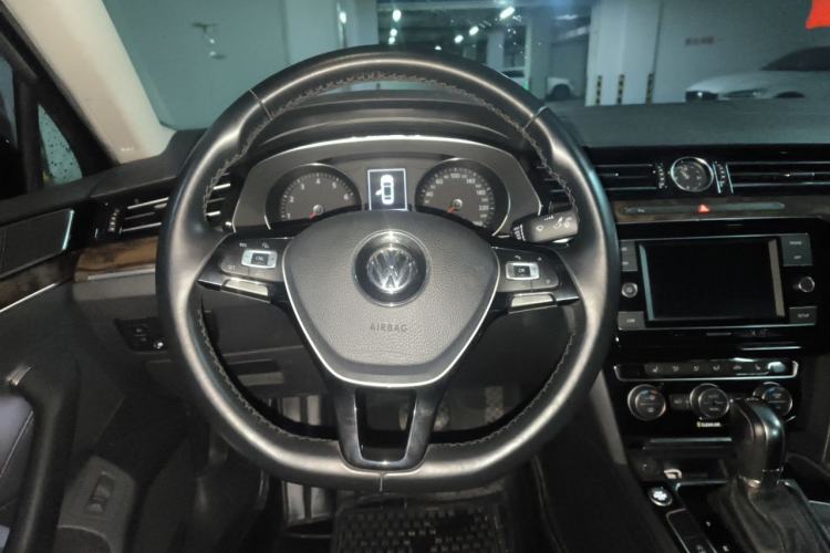 Used Volkswagen Magotan 2018 330TSI DSG Luxury Model Steering Wheel