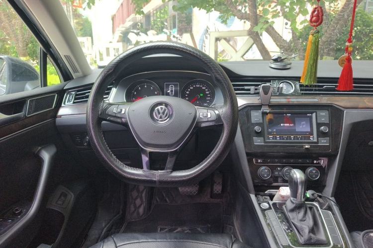 Used Volkswagen Magotan 2018 Facelift 330TSI DSG Luxury Model Steering Wheel