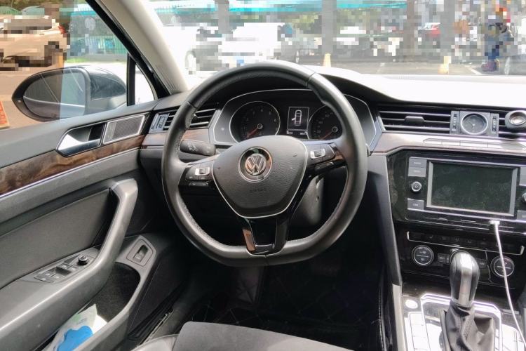 Used Volkswagen Magotan 2018 Facelift 330TSI DSG Luxury Model Steering Wheel