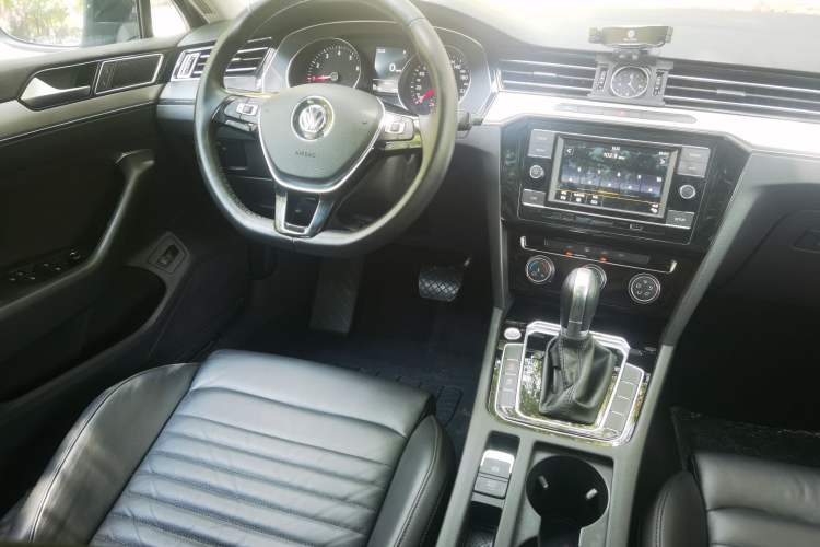 Used Volkswagen Magotan 2018 330TSI DSG Advanced Model Steering Wheel