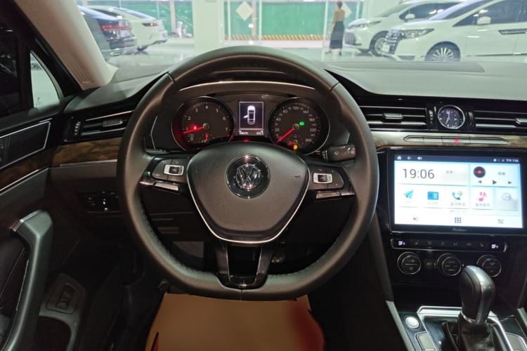 Used Volkswagen Magotan 2018 330TSI DSG Luxury Model Steering Wheel