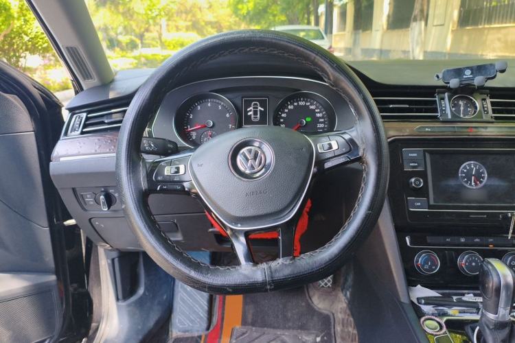 Used Volkswagen Magotan 2018 330TSI DSG Advanced Model Steering Wheel