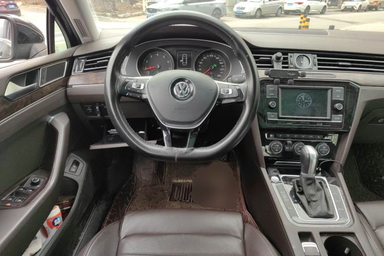 Used Volkswagen Magotan 2018 Facelift 330TSI DSG Luxury Model Steering Wheel