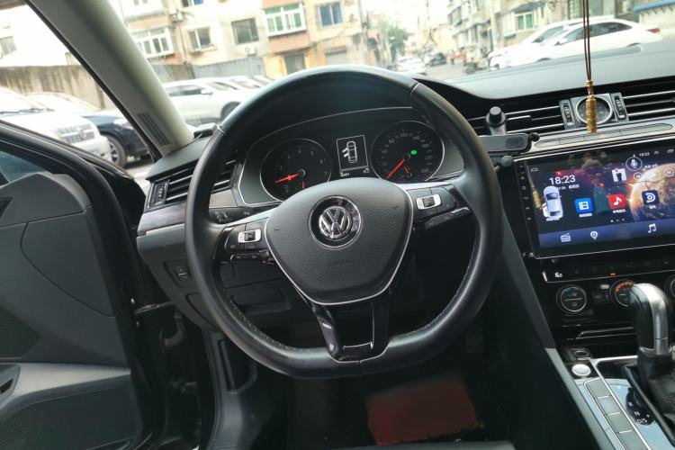 Used Volkswagen Magotan 2018 330TSI DSG Luxury Model Steering Wheel