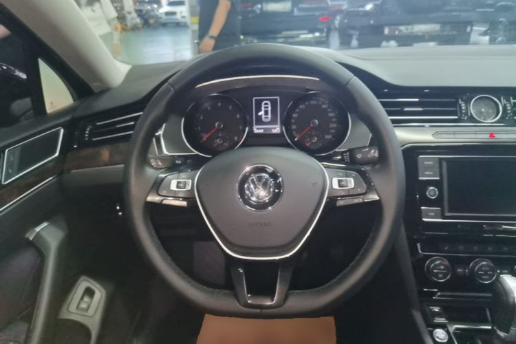 Used Volkswagen Magotan 2018 Facelift 330TSI DSG Luxury Model Steering Wheel