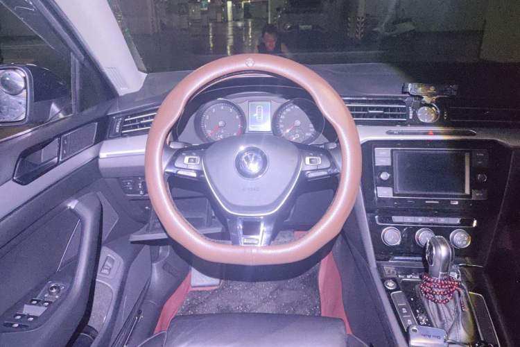 Used Volkswagen Magotan 2018 330TSI DSG Advanced Model Steering Wheel