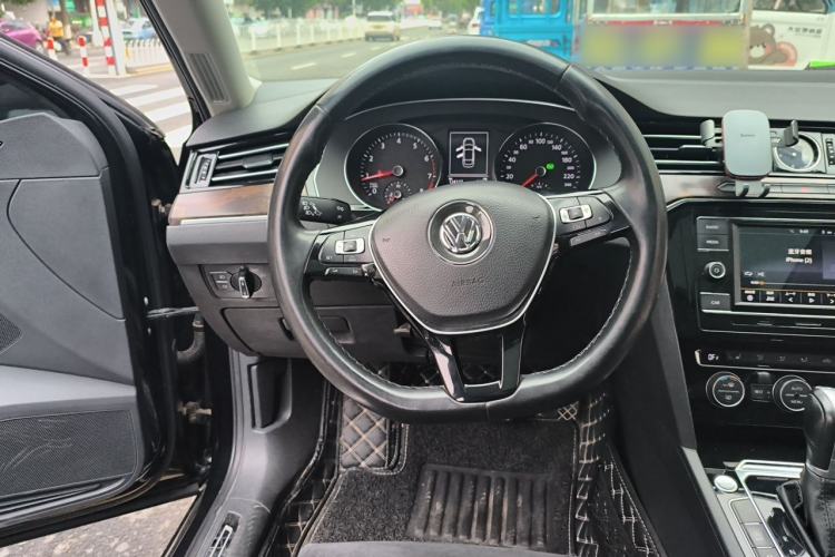 Used Volkswagen Magotan 2018 330TSI DSG Luxury Model Steering Wheel