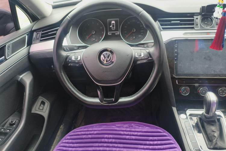 Used Volkswagen Magotan 2018 330TSI DSG Advanced Model Steering Wheel