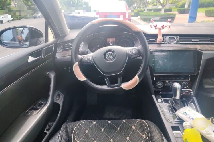 Used Volkswagen Magotan 2018 Facelift 330TSI DSG Luxury Model Steering Wheel