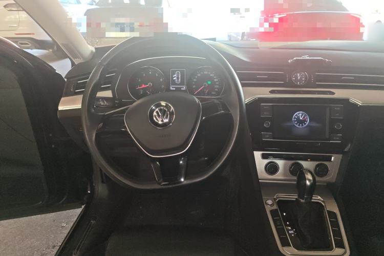 Used Volkswagen Magotan 2018 280TSI DSG Comfort Model Steering Wheel