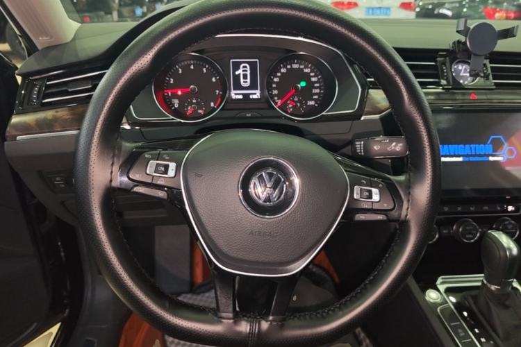 Used Volkswagen Magotan 2018 Facelift 330TSI DSG Luxury Model Steering Wheel