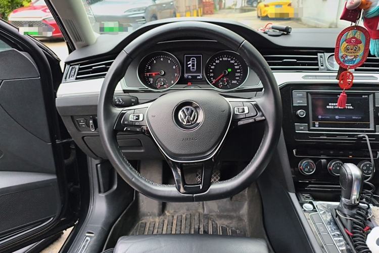 Used Volkswagen Magotan 2018 330TSI DSG Advanced Model Steering Wheel