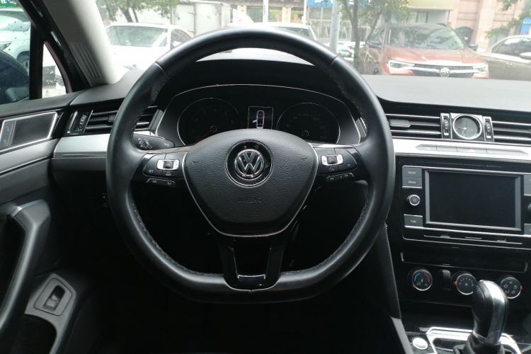 Used Volkswagen Magotan 2018 330TSI DSG Advanced Model Steering Wheel