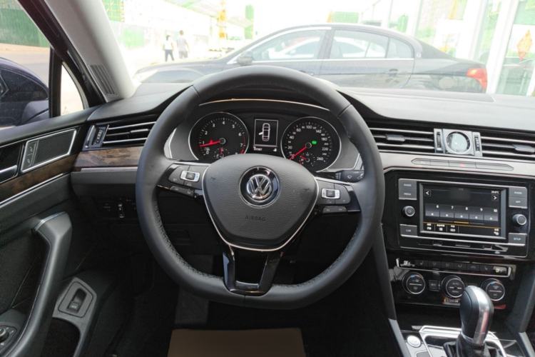 Used Volkswagen Magotan 2018 Facelift 330TSI DSG Luxury Model Steering Wheel
