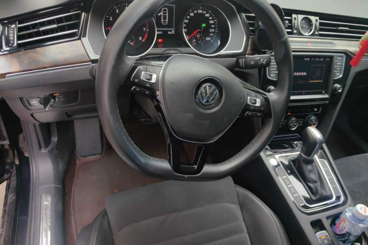 Used Volkswagen Magotan 2018 380TSI DSG Luxury Model Steering Wheel