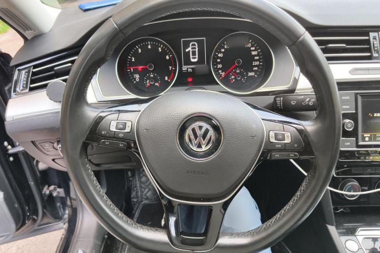 Used Volkswagen Magotan 2018 330TSI DSG Advanced Model Steering Wheel