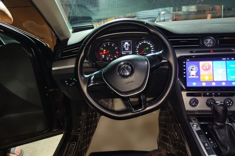 Used Volkswagen Magotan 2018 280TSI DSG Comfort Model Steering Wheel