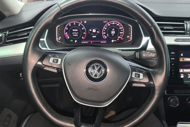 Used Volkswagen Magotan 2018 330TSI DSG Advanced Model Steering Wheel