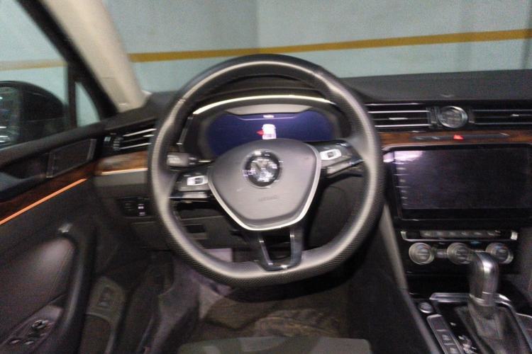 Used Volkswagen Magotan 2018 330TSI DSG Luxury Model Steering Wheel