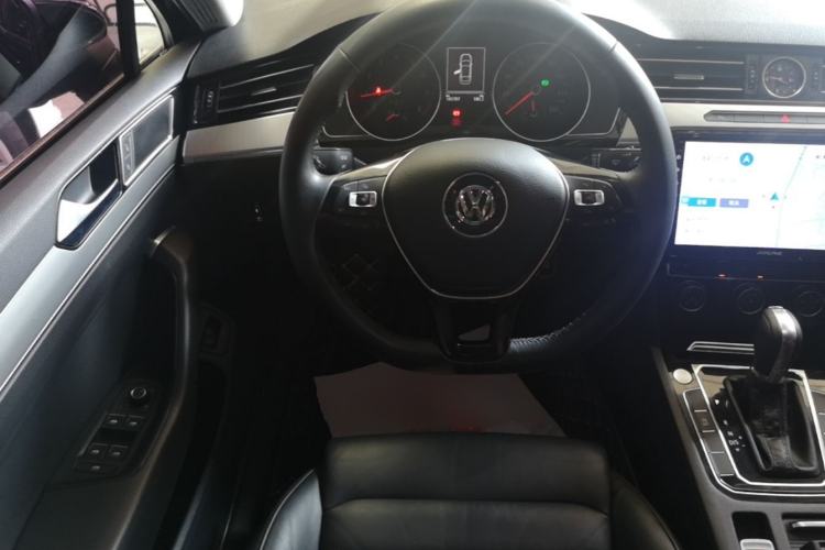 Used Volkswagen Magotan 2018 330TSI DSG Advanced Model Steering Wheel