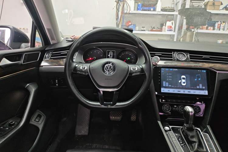 Used Volkswagen Magotan 2018 Facelift 330TSI DSG Luxury Model Steering Wheel