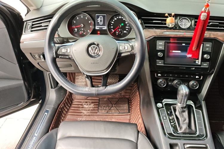 Used Volkswagen Magotan 2018 Facelift 330TSI DSG Luxury Model Steering Wheel