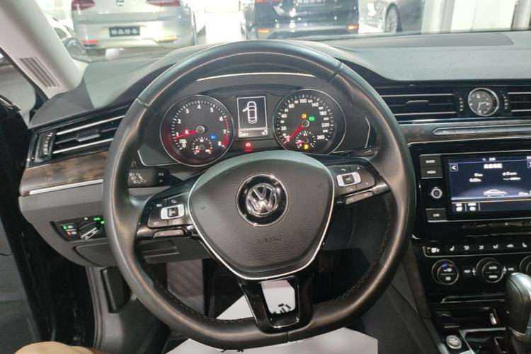 Used Volkswagen Magotan 2018 Facelift 330TSI DSG Luxury Model Steering Wheel