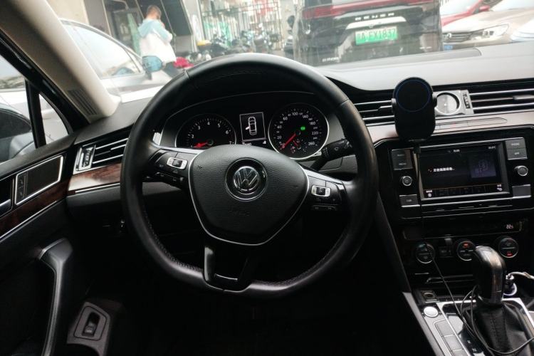 Used Volkswagen Magotan 2018 330TSI DSG Luxury Model Steering Wheel