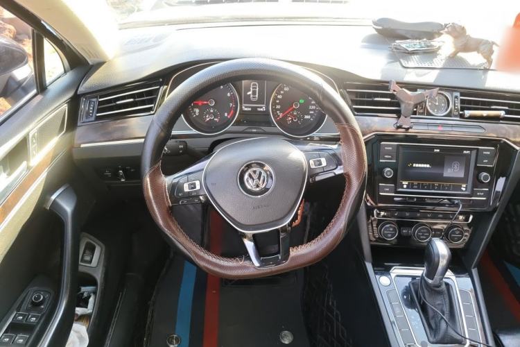 Used Volkswagen Magotan 2018 Facelift 330TSI DSG Luxury Model Steering Wheel