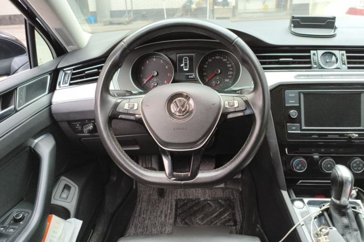 Used Volkswagen Magotan 2018 330TSI DSG Advanced Model Steering Wheel