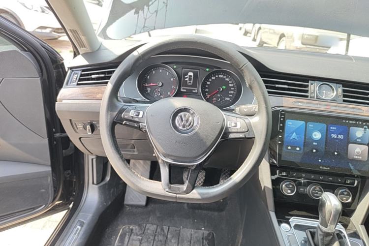Used Volkswagen Magotan 2018 Facelift 330TSI DSG Luxury Model Steering Wheel
