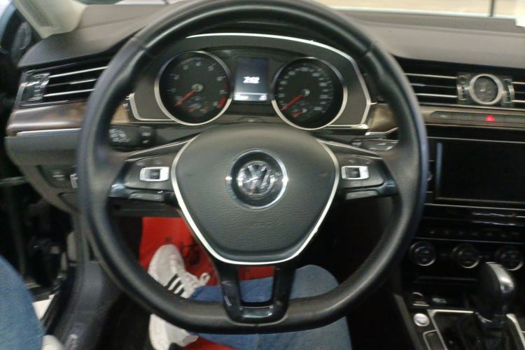 Used Volkswagen Magotan 2018 Facelift 330TSI DSG Luxury Model Steering Wheel