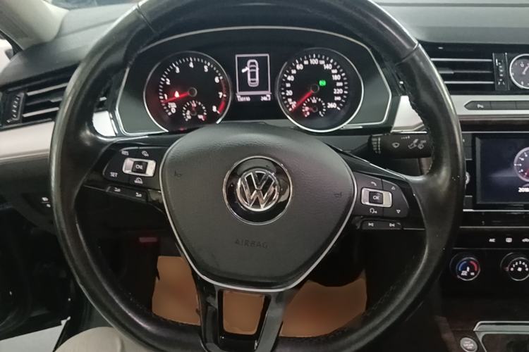 Used Volkswagen Magotan 2018 330TSI DSG Advanced Model Steering Wheel