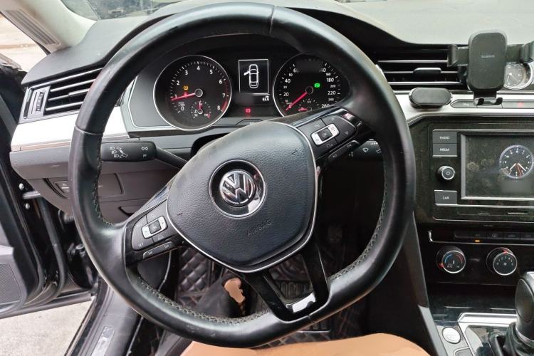 Used Volkswagen Magotan 2018 330TSI DSG Advanced Model Steering Wheel