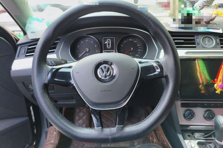 Used Volkswagen Magotan 2018 280TSI DSG Comfort Model Steering Wheel