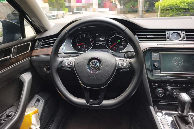 Used Volkswagen Magotan 2018 Facelift 330TSI DSG Luxury Model Steering Wheel