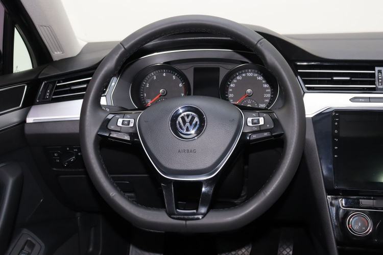 Used Volkswagen Magotan 2018 330TSI DSG Advanced Model Steering Wheel