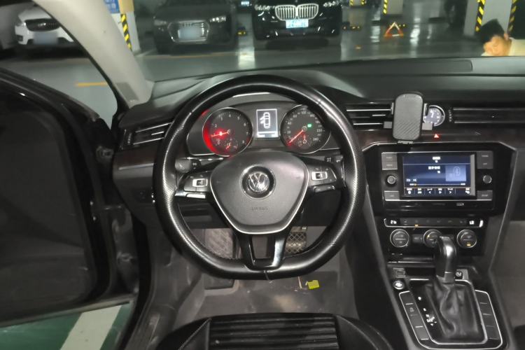 Used Volkswagen Magotan 2018 330TSI DSG Luxury Model Steering Wheel