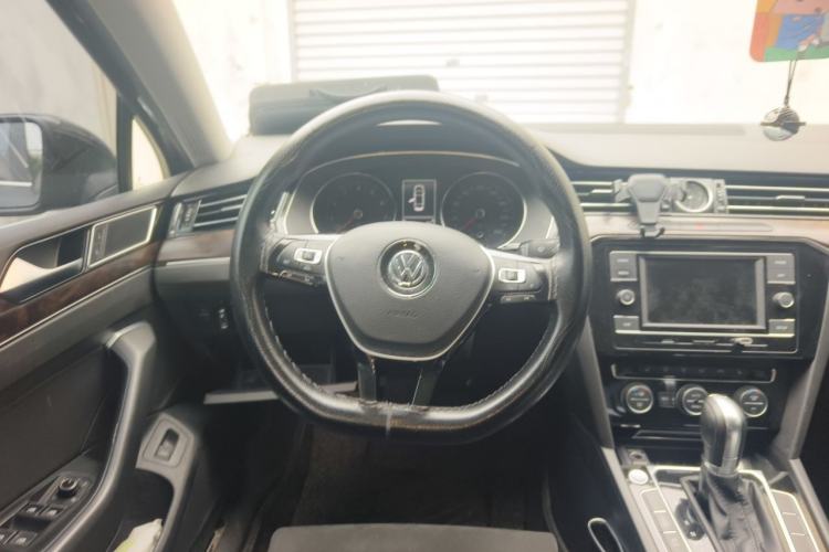 Used Volkswagen Magotan 2018 330TSI DSG Luxury Model Steering Wheel