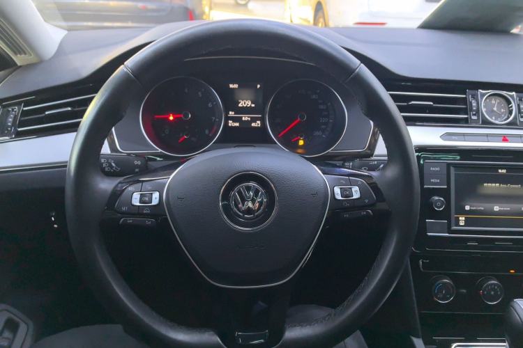 Used Volkswagen Magotan 2018 330TSI DSG Advanced Model Steering Wheel