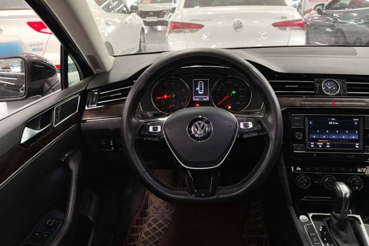 Used Volkswagen Magotan 2018 Facelift 380TSI DSG Luxury Version Steering Wheel