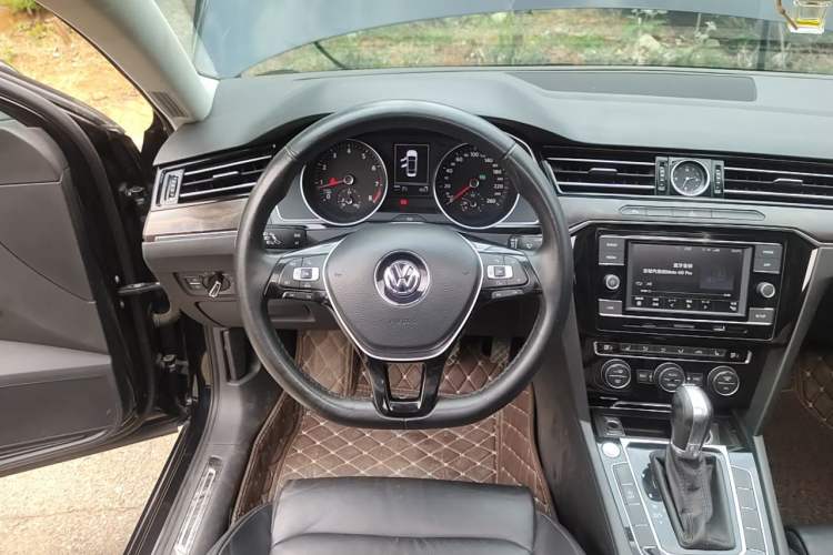 Used Volkswagen Magotan 2018 Facelift 330TSI DSG Luxury Model Steering Wheel