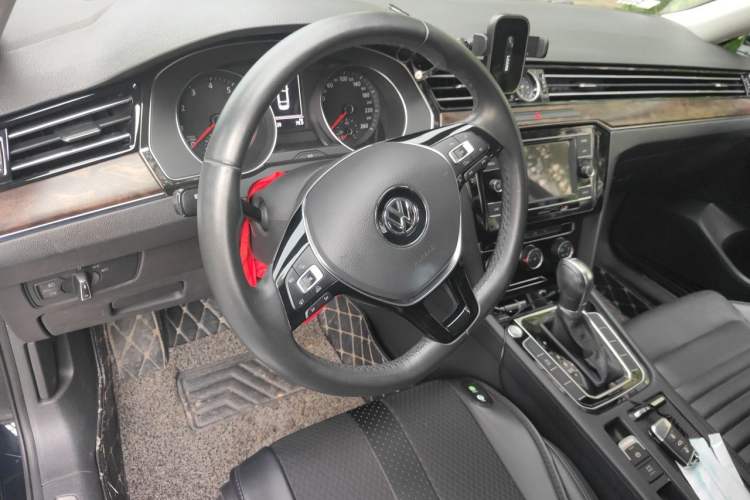 Used Volkswagen Magotan 2018 330TSI DSG Advanced Model Steering Wheel