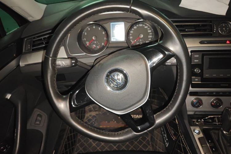 Used Volkswagen Magotan 2018 330TSI DSG Comfort Model Steering Wheel