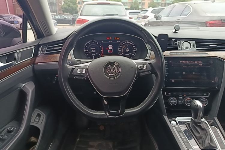 Used Volkswagen Magotan 2018 330TSI DSG Luxury Model Steering Wheel