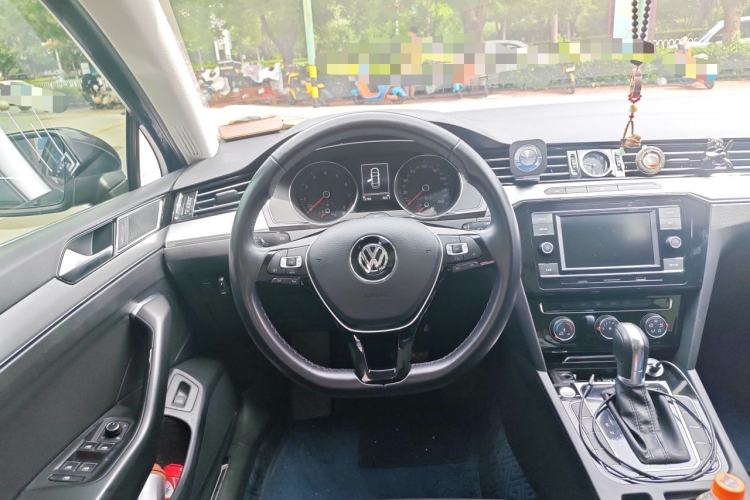 Used Volkswagen Magotan 2018 330TSI DSG Advanced Model Steering Wheel