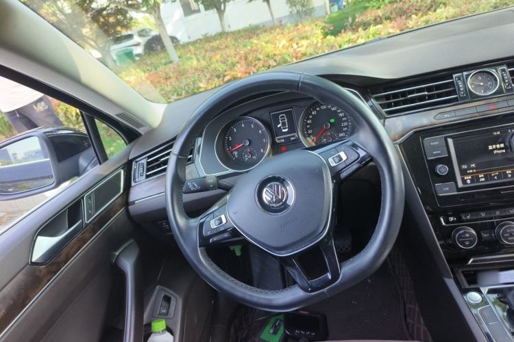 Used Volkswagen Magotan 2018 330TSI DSG Luxury Model Steering Wheel